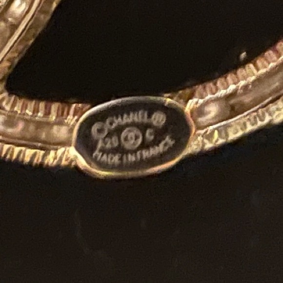 *SOLD * Authentic Chanel Pearl & Crystal Brooch - Picture 2 of 4